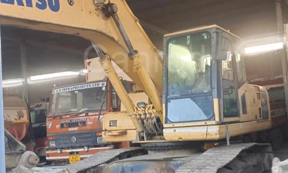 Komatsu PC210LC-8 Excavator